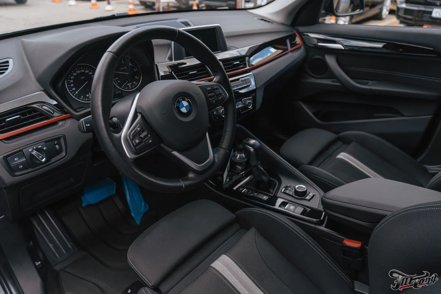 Химчистка салона и мойка подкапотного пространства BMW X1